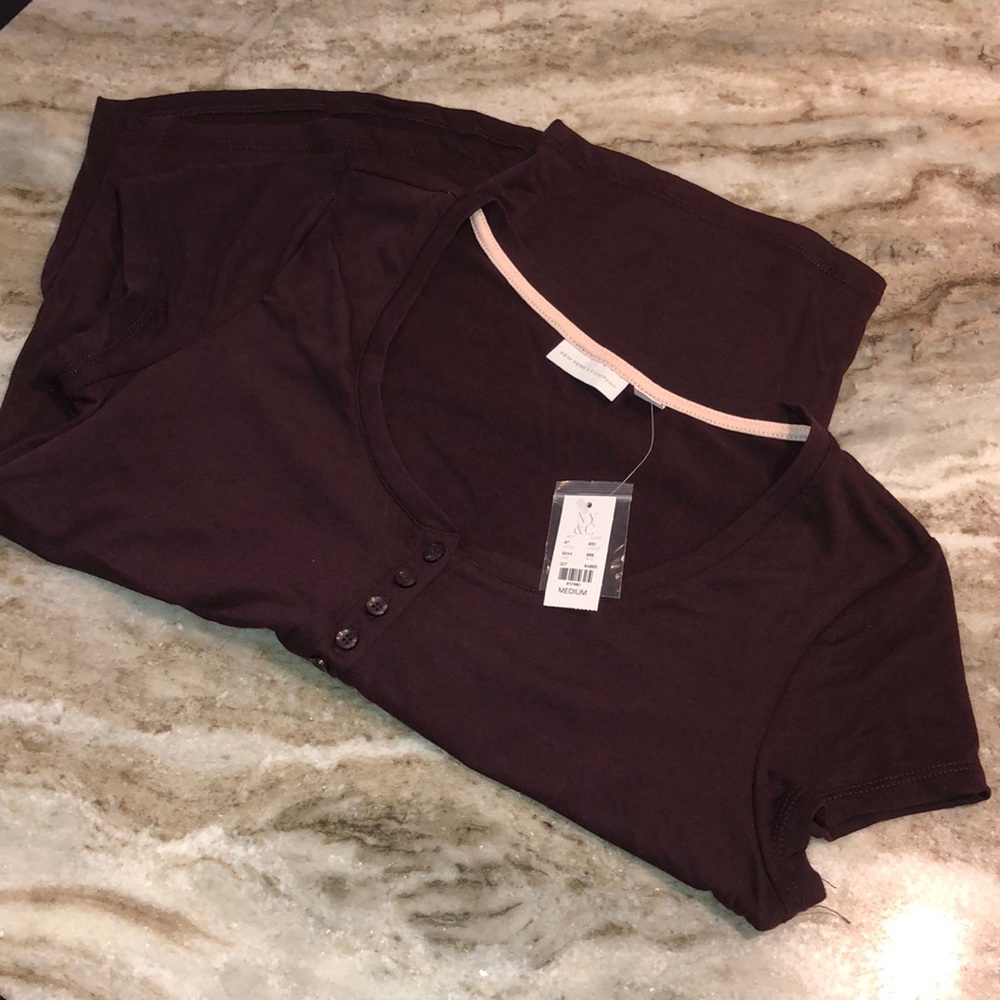 New York & Company T-shirt Maroon